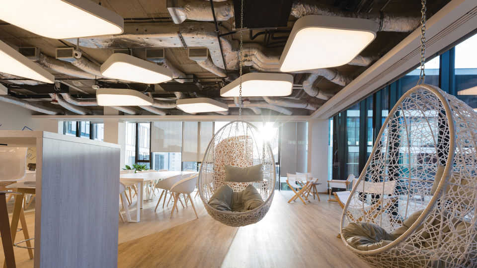 Kreatywne, otwarte na potrzeby pracowników, dające swobodę wyboru sposobu pracy - o biurze Aviva w Gdański Business Center